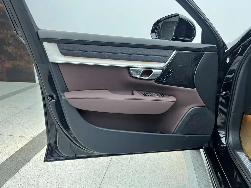 Volvo S90 2026 B5 Luxury