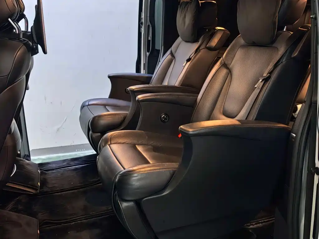 Mercedes-Benz V-Class — миниатюра 2