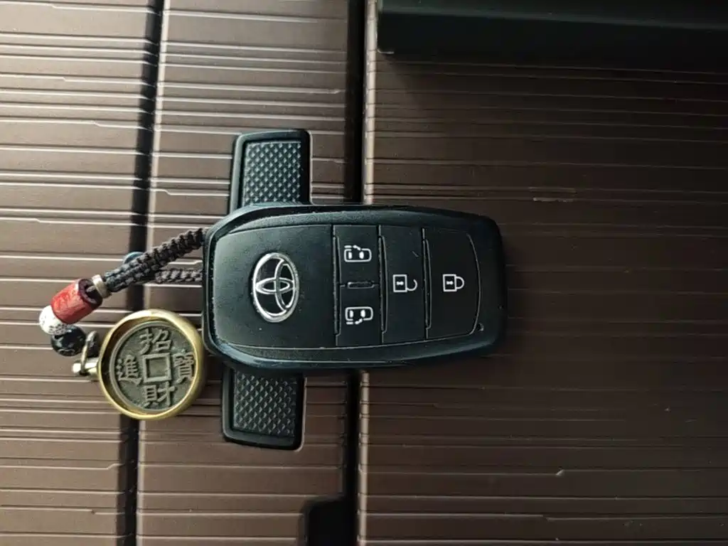 Toyota Granvia — миниатюра 9