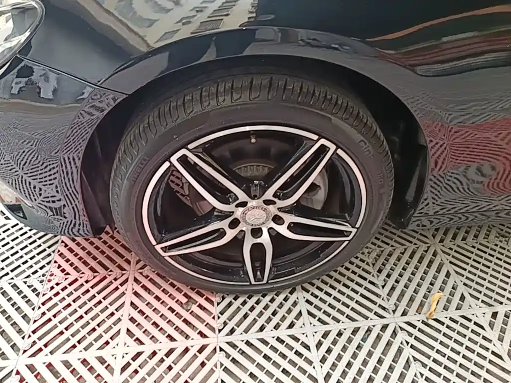 Mercedes-Benz E-Class — миниатюра 23