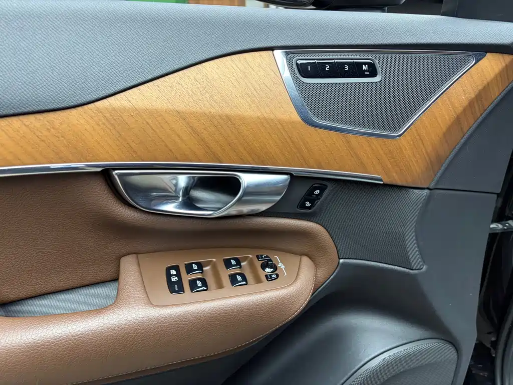 Volvo XC90 — миниатюра 11