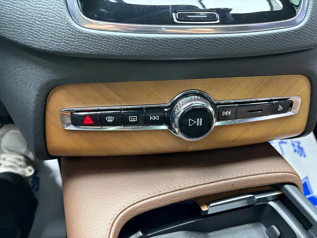 Volvo XC90 — миниатюра 15