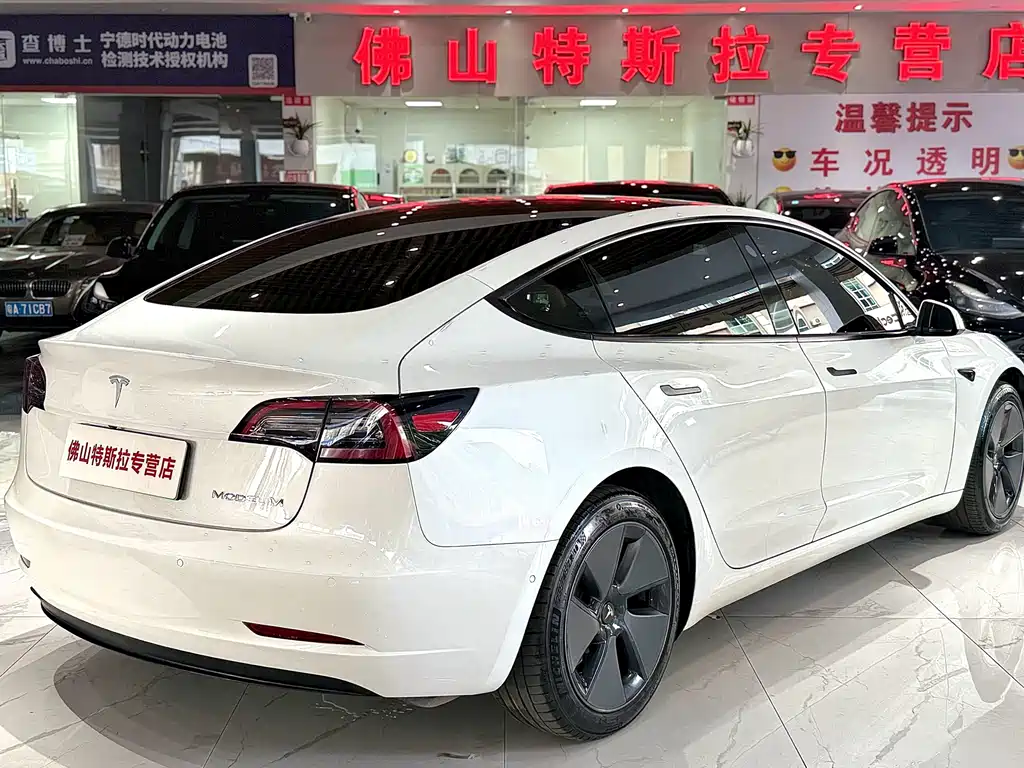 Tesla Model 3 — миниатюра 4