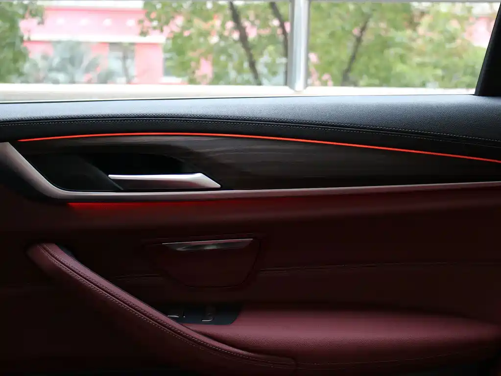 BMW 5 Series New Energy — миниатюра 11