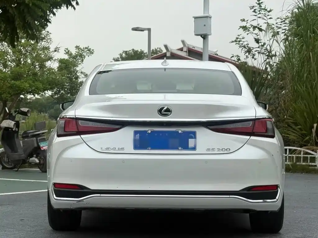 Lexus ES — миниатюра 8