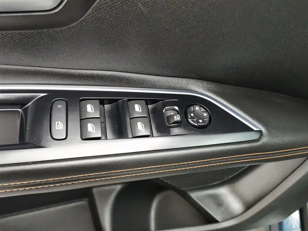 Peugeot 5008 2017 380THP 7 мест