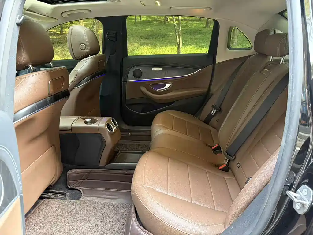 Mercedes-Benz E-Class — миниатюра 5