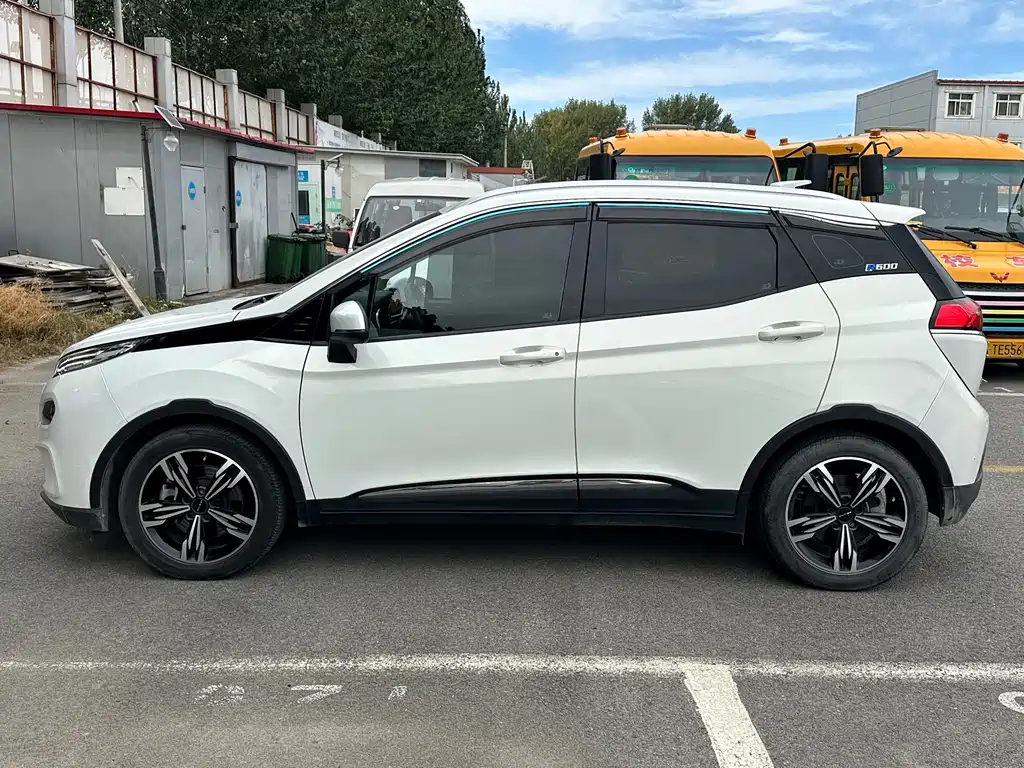 BAIC EX3 — миниатюра 7
