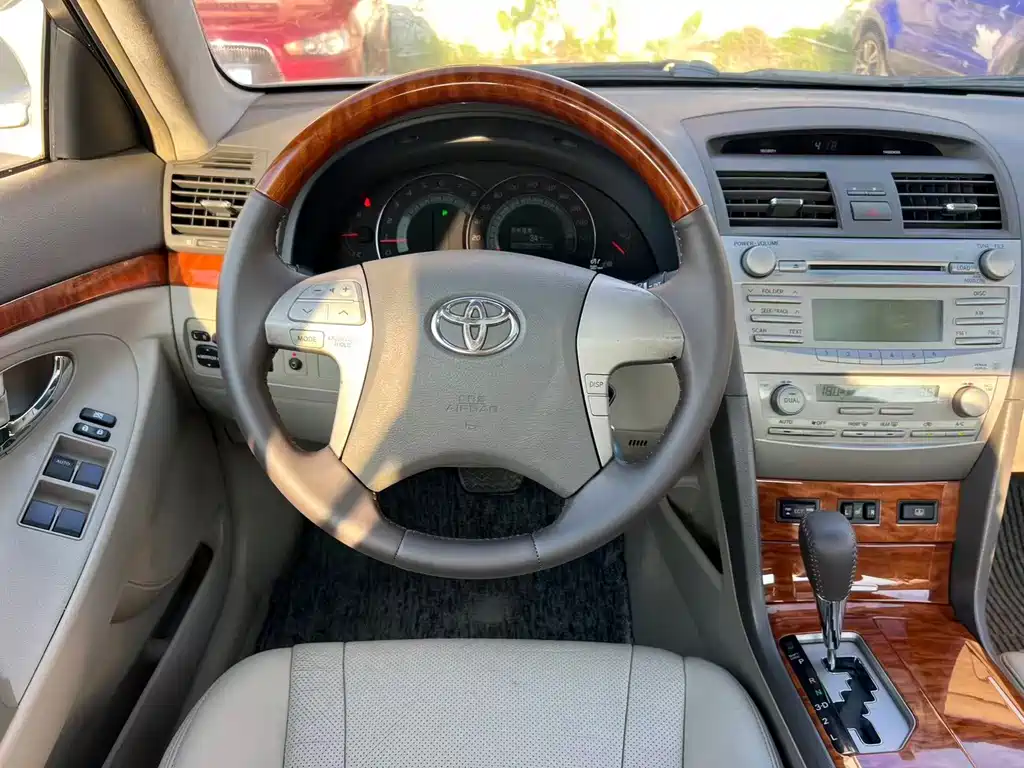 Toyota Camry — миниатюра 9
