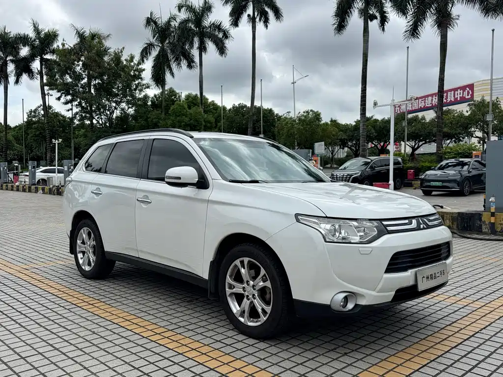 Mitsubishi Outlander (Import) — миниатюра 3