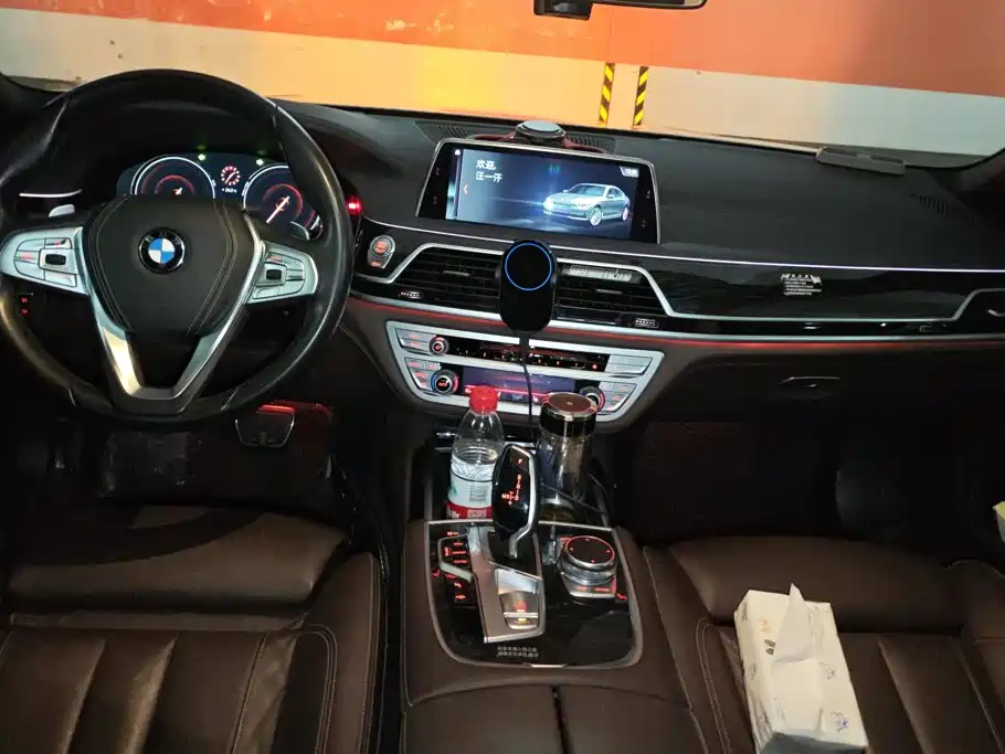 BMW 7 Series — миниатюра 12