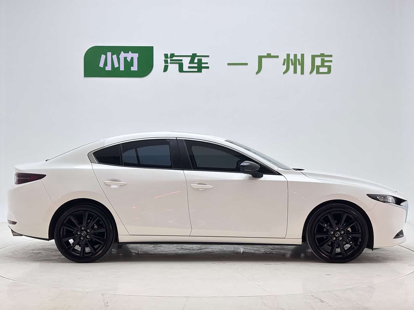Mazda Mazda3 Axela 2.0 л 2023 г. Белый, пробег 22000 км