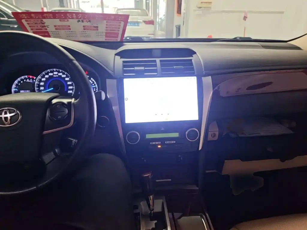 Toyota Camry — миниатюра 10