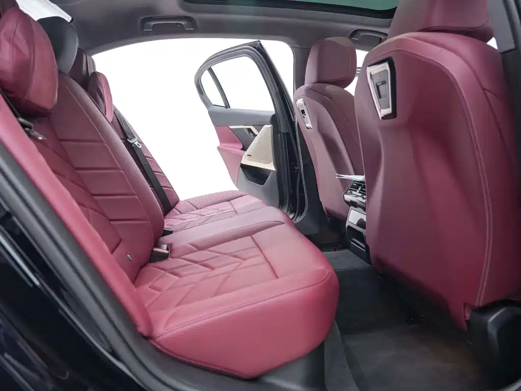 BMW 5 Series — миниатюра 24