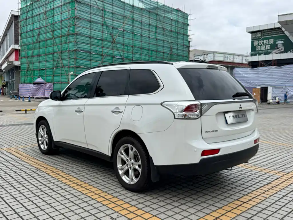 Mitsubishi Outlander (Import) — миниатюра 6
