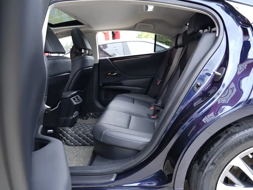 Lexus ES 2021 300h