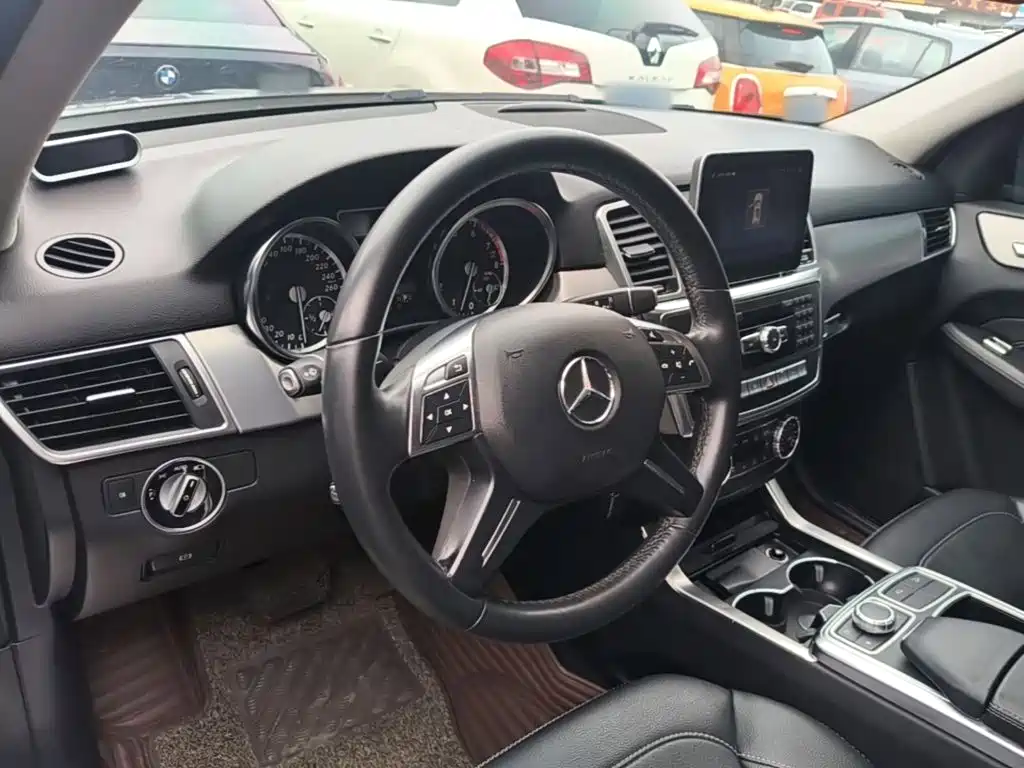 Mercedes-Benz M-Class — миниатюра 11