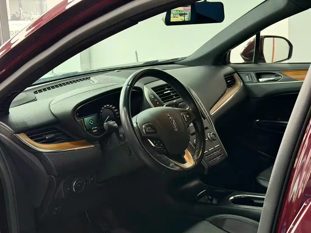 Lincoln MKC — миниатюра 9