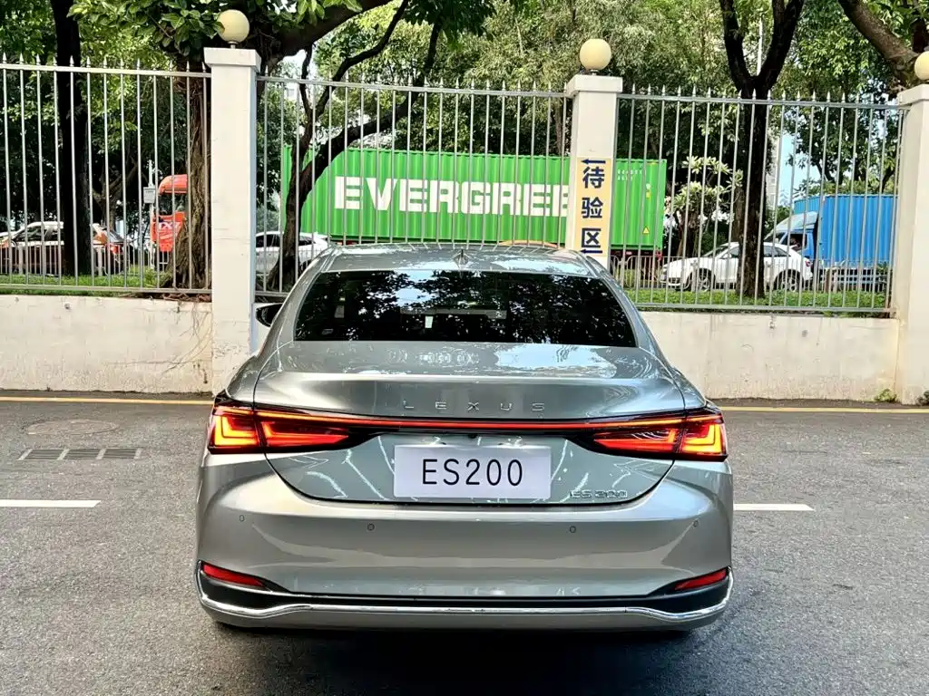 Lexus ES — миниатюра 8