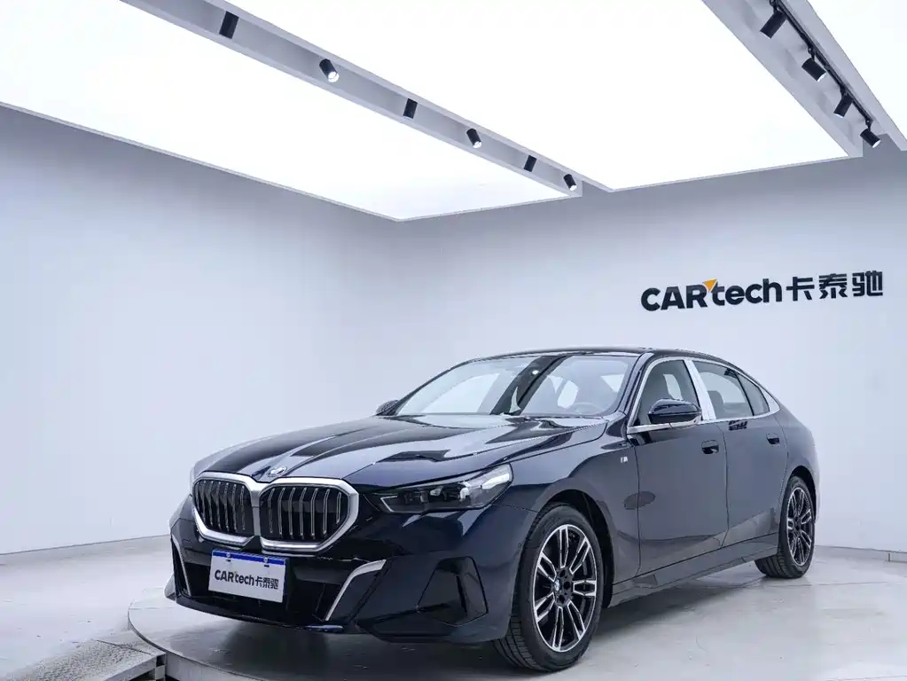 BMW 5 Series — миниатюра 7