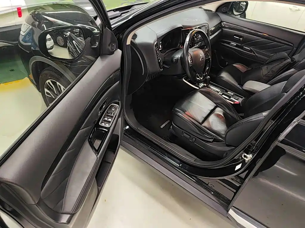 Mitsubishi Outlander — миниатюра 16