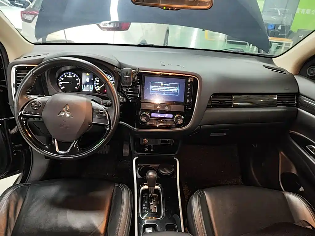 Mitsubishi Outlander — миниатюра 13