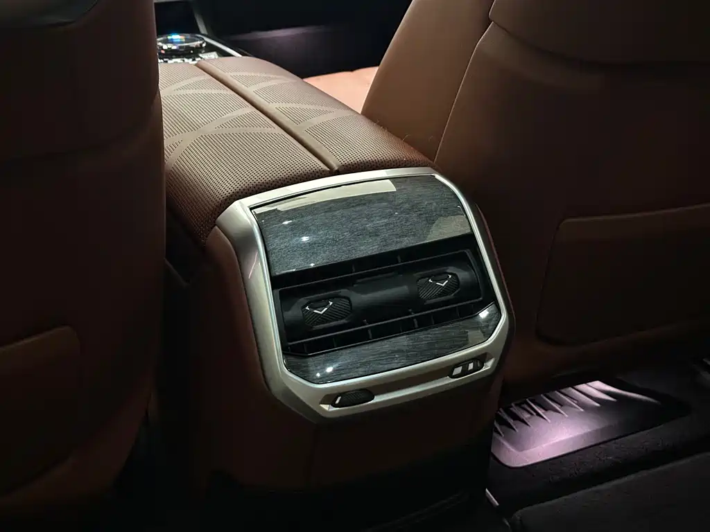 BMW i7 — миниатюра 17