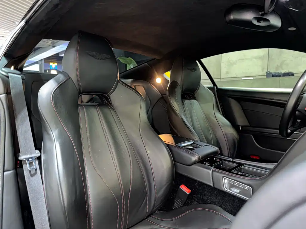 Aston Martin DB9 — миниатюра 20