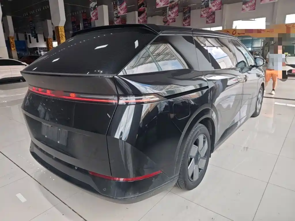XPeng X9 — миниатюра 7