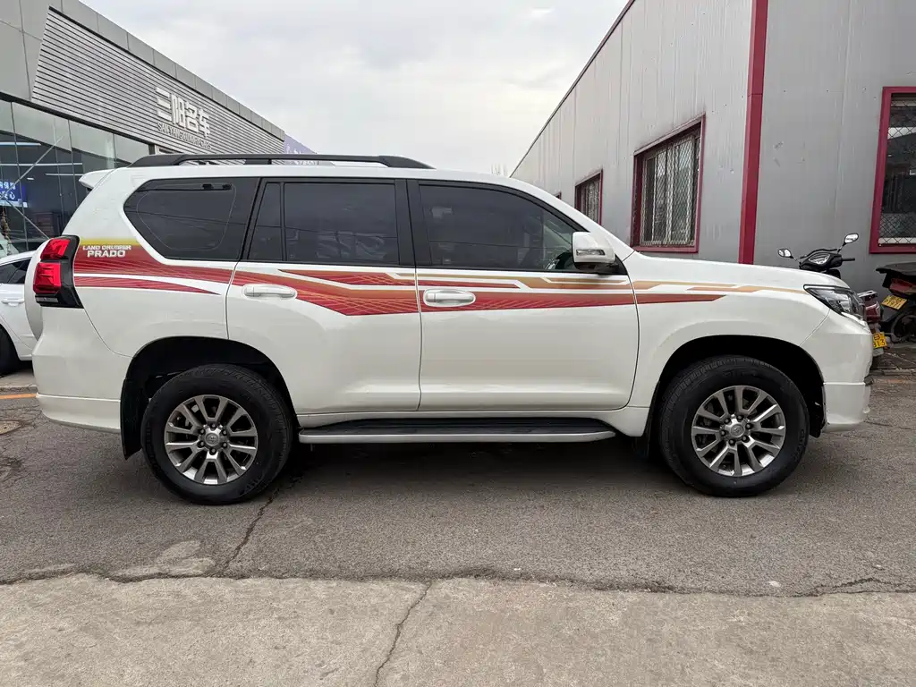 TOYOTA PRADO