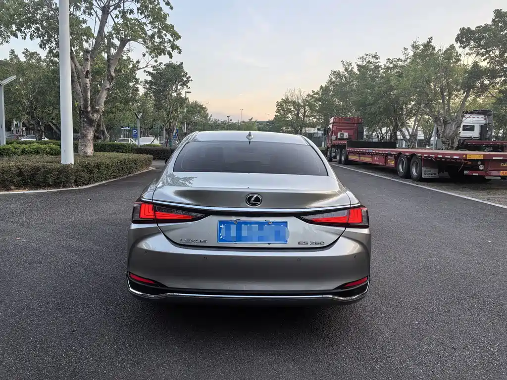 LEXUS  ES