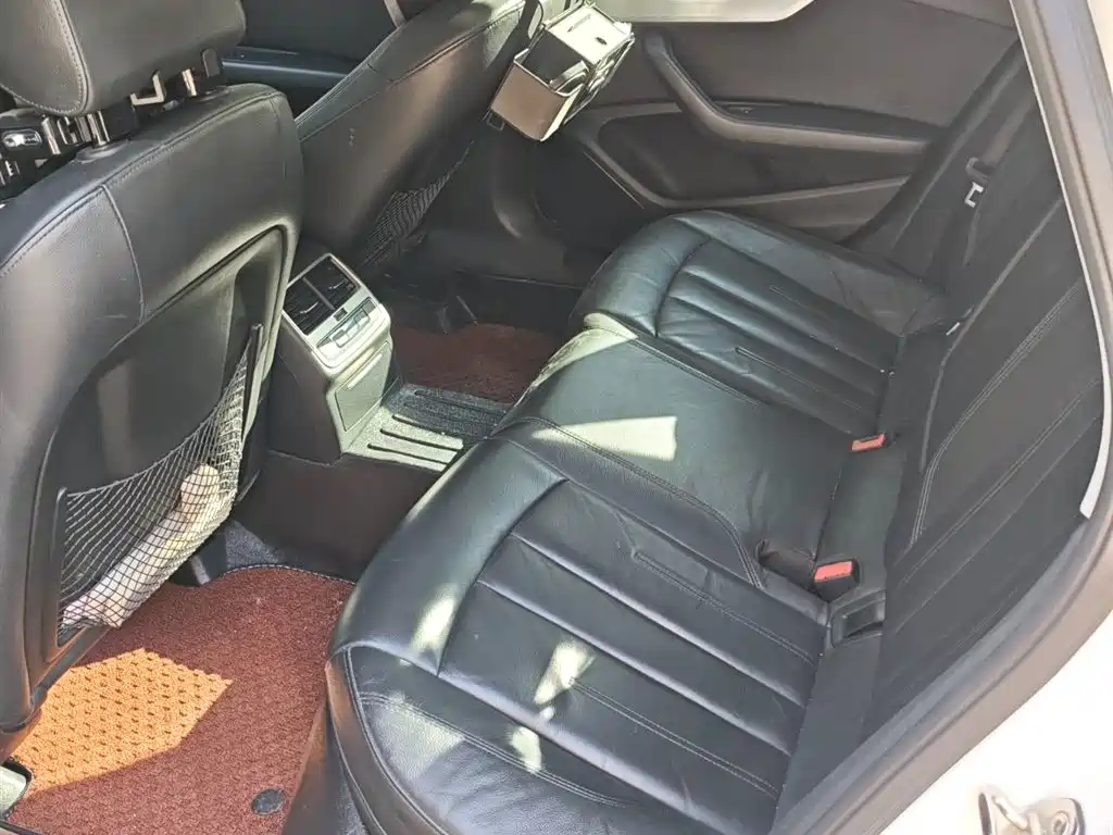 Audi A4L 2019 40 TFSI Fashion VI