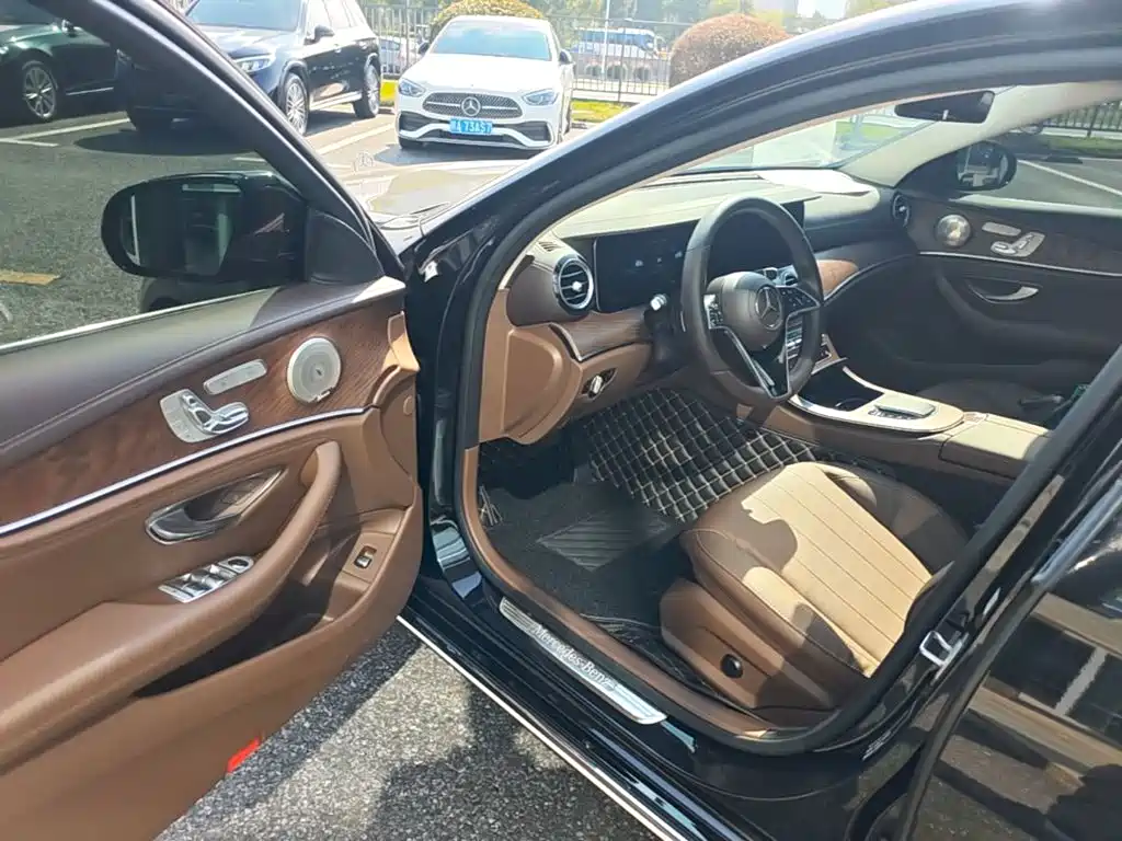 Mercedes-Benz E-Class 2023 — фото 15