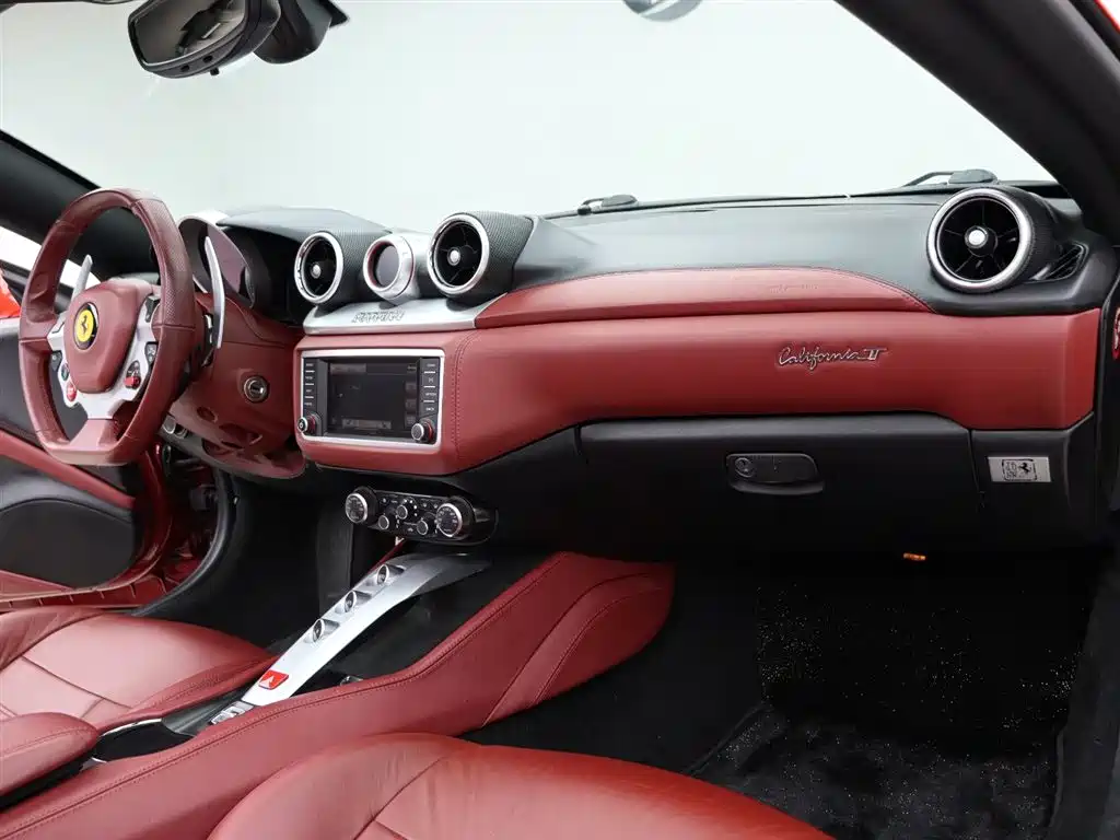 FERRARI CALIFORNIA T