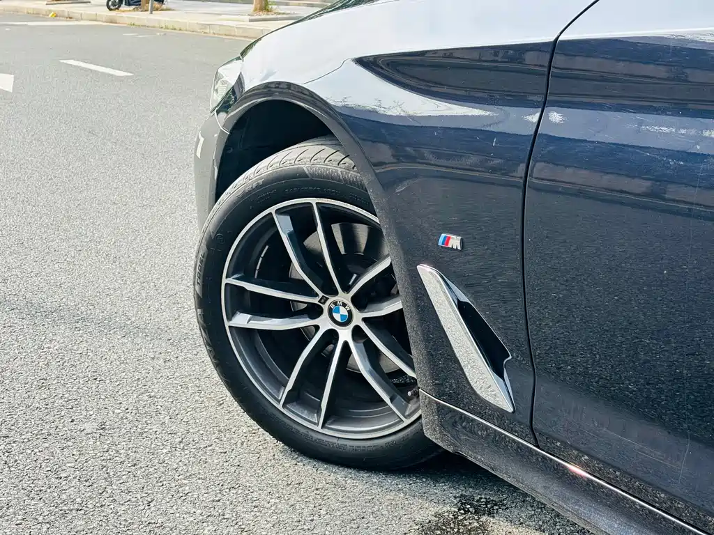 BMW 5 Series — миниатюра 15
