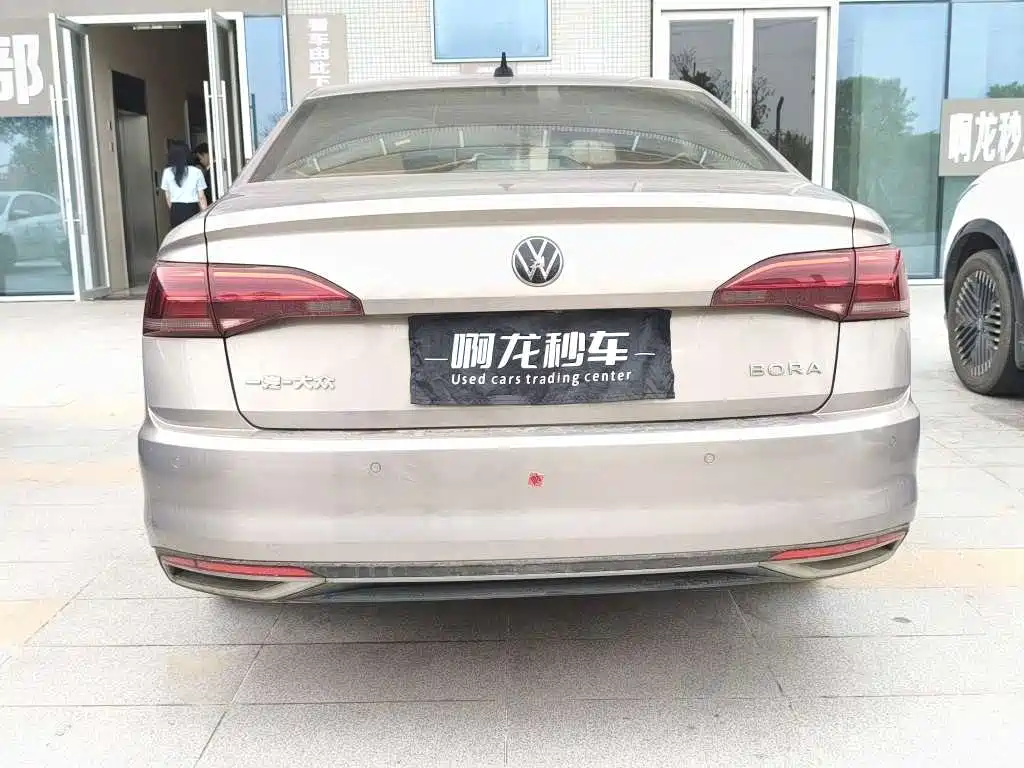 VOLKSWAGEN BORA