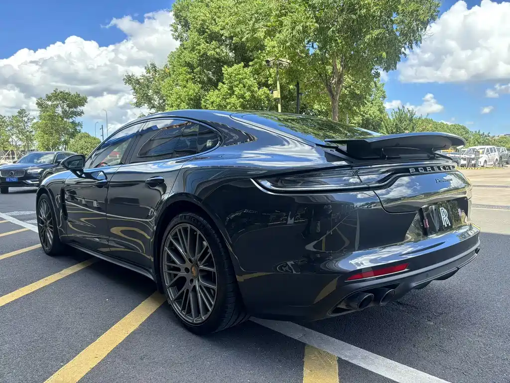 PORSCHE PANAMERA