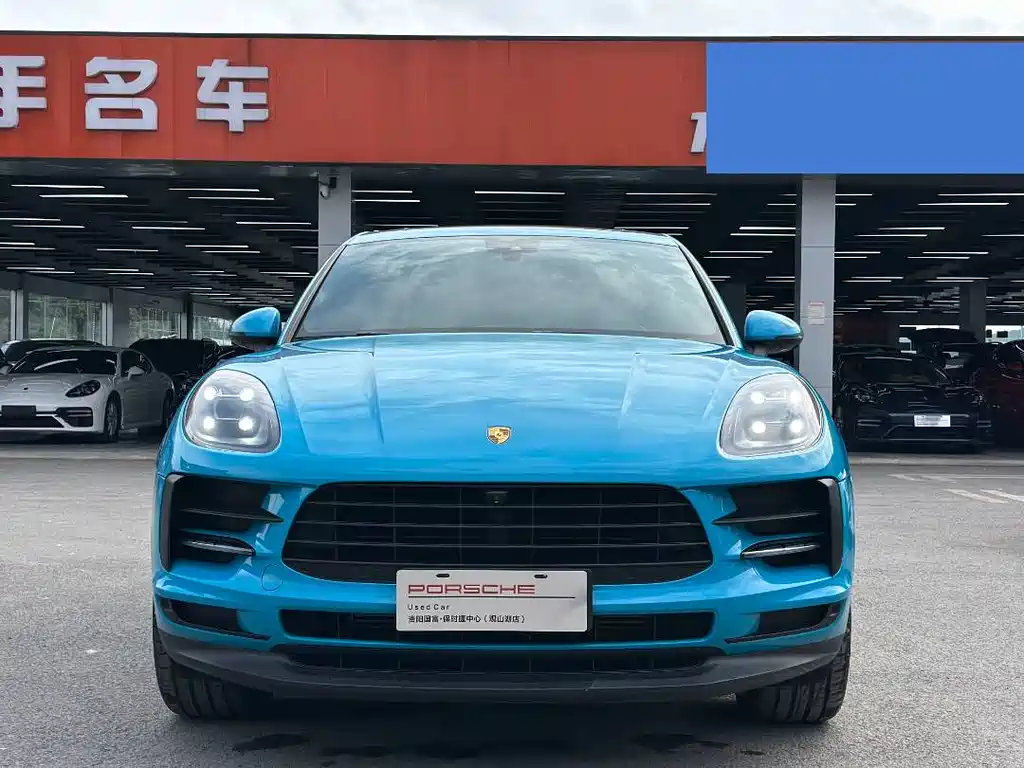 PORSCHE MACAN