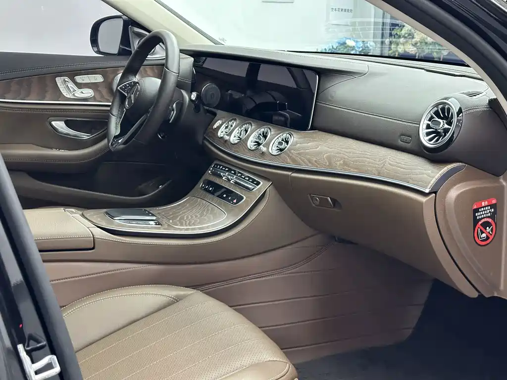 Mercedes-Benz E-Class 2023 — фото 16