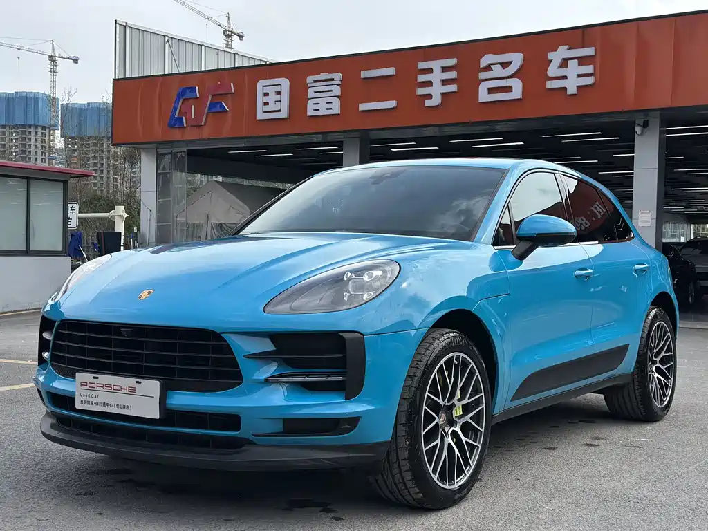 PORSCHE MACAN