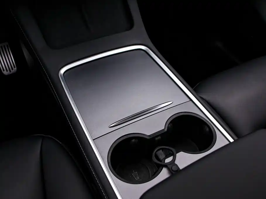Tesla Model Y — миниатюра 9