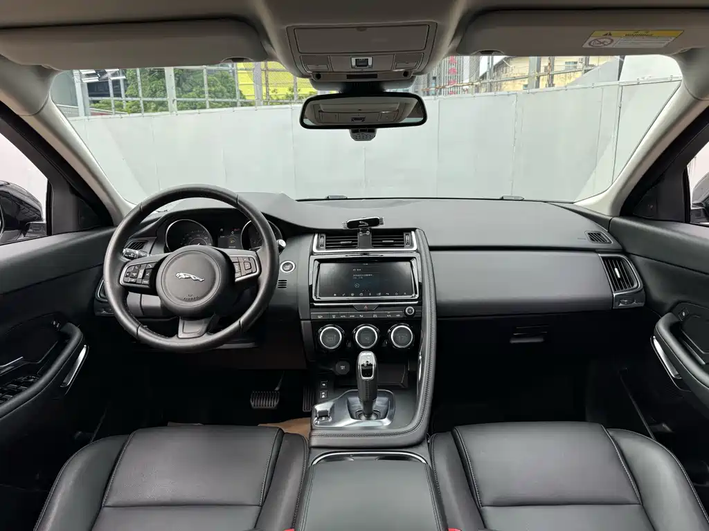 Jaguar E-PACE — миниатюра 6