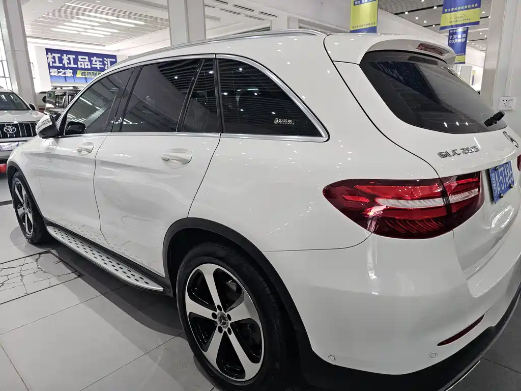 MERCEDES-BENZ GLC