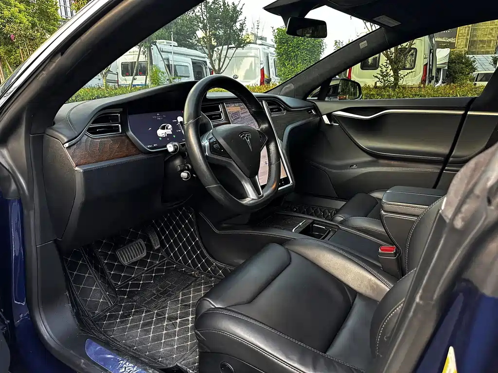 Tesla Model S — миниатюра 9