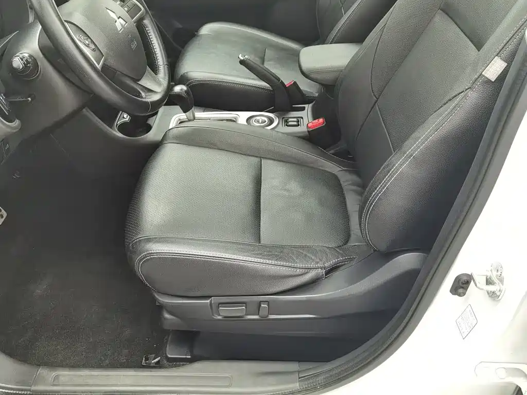 Mitsubishi Outlander (Import) — миниатюра 20