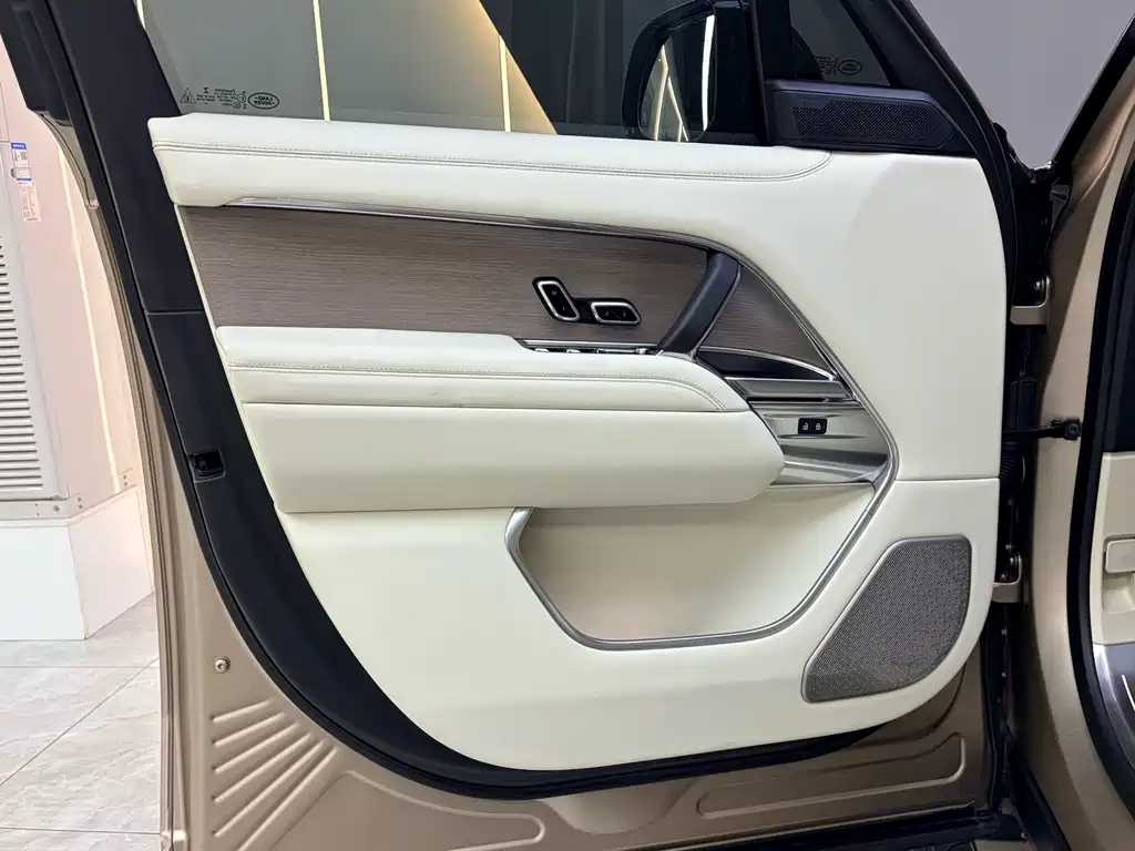 Land Rover Range Rover — миниатюра 4