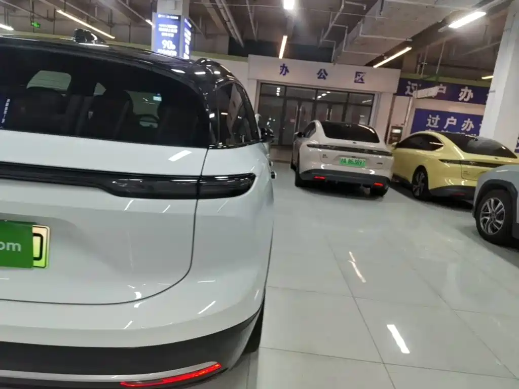 NIO ES6 — миниатюра 8