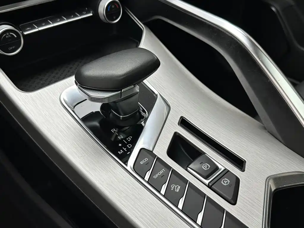 Geely Binyue — миниатюра 8