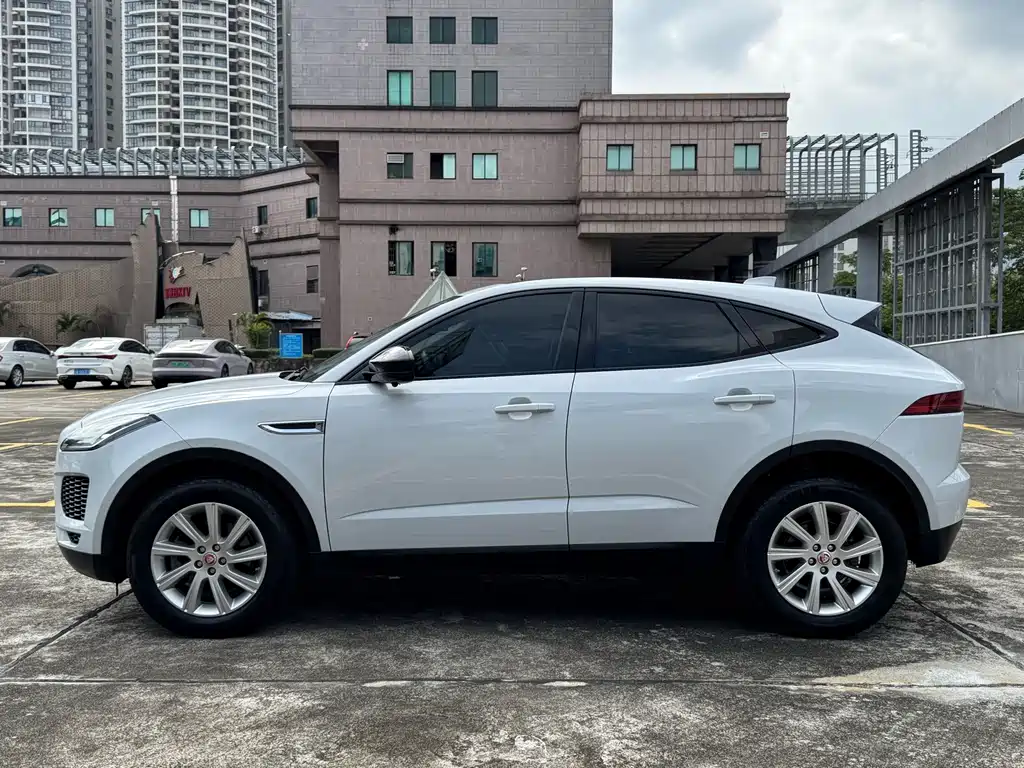 Jaguar E-PACE — миниатюра 29
