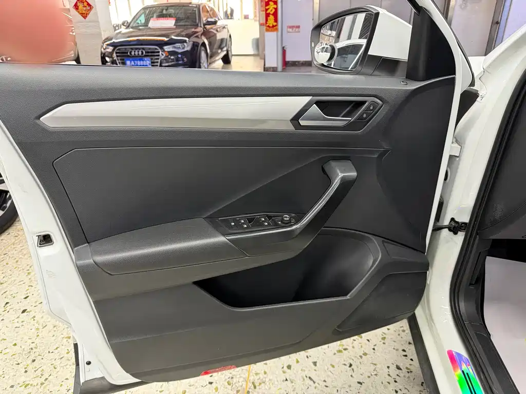 VOLKSWAGEN T ROC EXPLORING SONGS